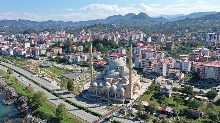 Sarayburnu Camii mimarisiyle dikkati çekiyor