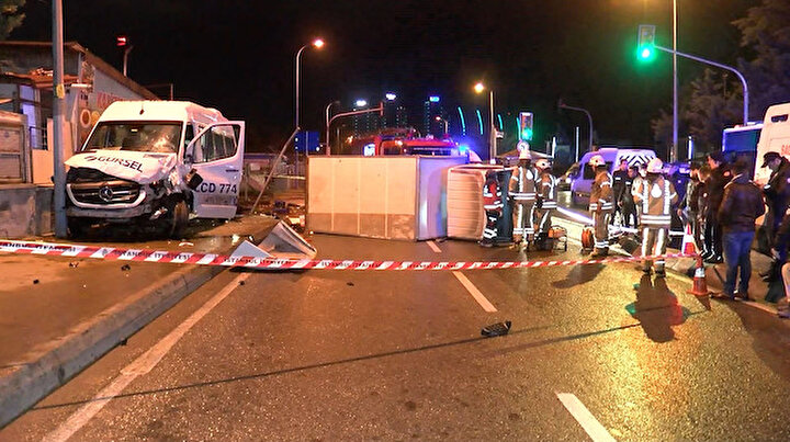 Kartal’da kamyonetle servis minibüsü çarpıştı: Bir ölü iki yaralı