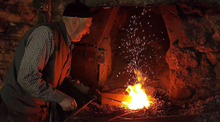 80 yaşında 30 köyün ihtiyacını karşılıyor: Herkes onun için kilometrelerce yol geliyor
