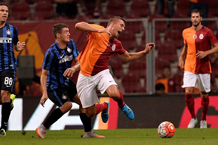 Sneijder Mancini Ye 4 Yildiz Yeni Safak
