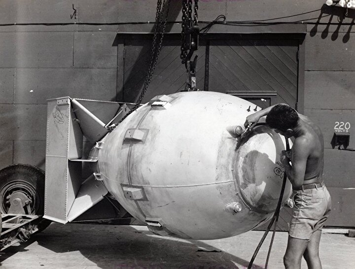 Hiroşima ve Nagasaki'ye atılan atom bombalarının hazırlık fotoğrafları