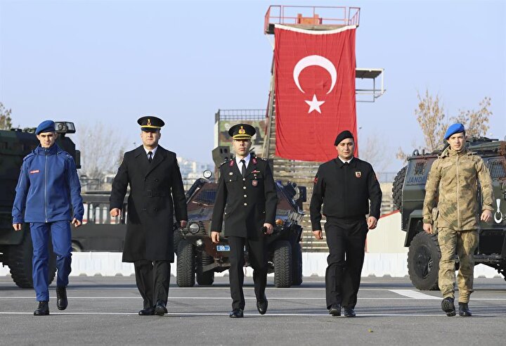 Jandarma Yeni Kiyafetleri Ile Gorev Basinda