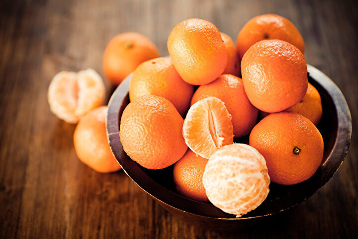 Mandalina: Karotenoid ve A vitamin bakımından zengin olan mandalinanın kanı temizleme özelliği vardır.