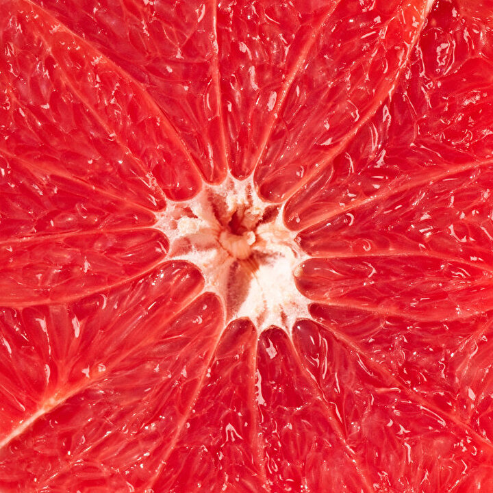 Pembe greygurt: A ve B gurubu vitaminlerini içerir. Saç, cilt ve göz hücrelerini onarmaktadır. Böbreklerde kum ve taş oluşumunu önler.