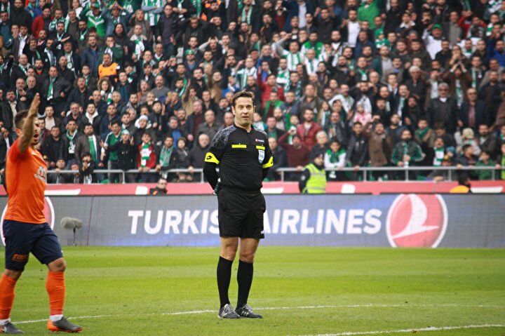 Super Lig De Gorev Yapan Hakemler Hangi Takimi Tutuyor