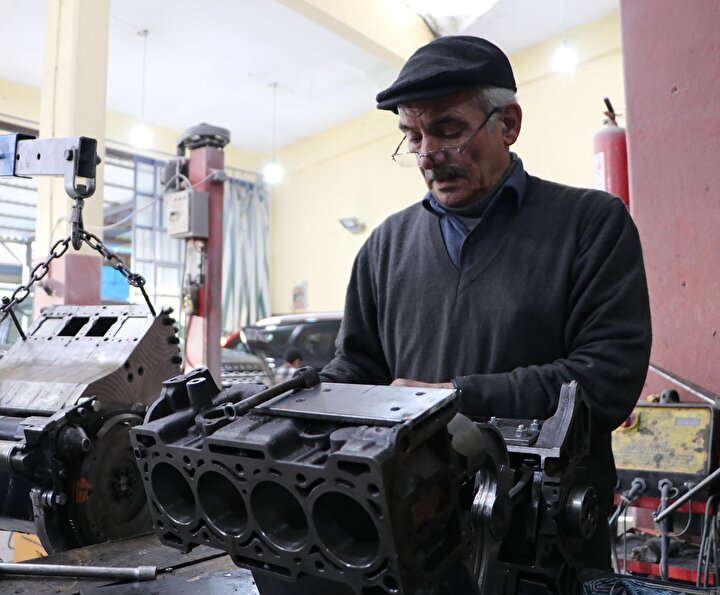 Yıllarca araştırıp yeni motor tasarladığını ifade eden Avcıoğlu, danıştığı uzmanların da tasarladığı motora şaşırdığını söyledi. 