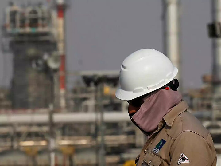 Petrol fiyatlarındaki tarihi düşüş koronavirüs belirsizliğiyle de birleşince dünya borsalarında sert kayıplar yaşandı.