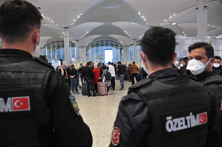 Koronavirus Nedeniyle 3 Ulke Kendi Vatandaslarini Istemedi Istanbul Da Mahsur Kalanlara Turkiye Sahip Cikti