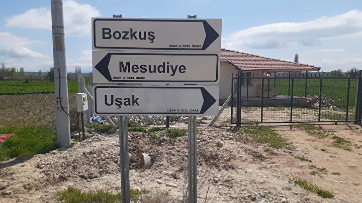 Usak Ta Bir Koyde Daha Karantinaya Alindi Koyun Giris Cikislarina Barikat Kuruldu