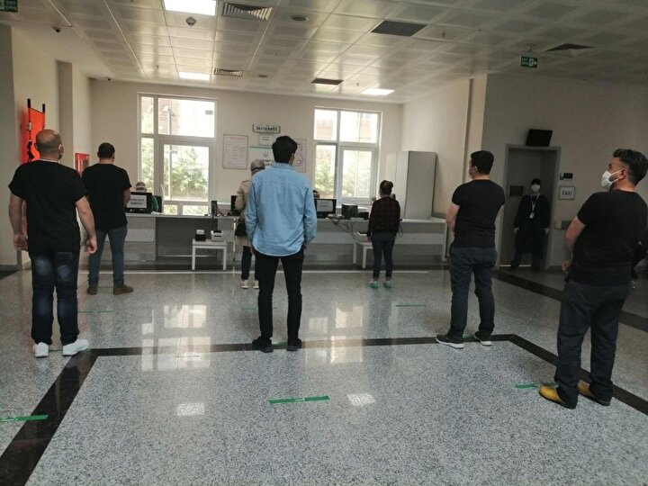 Tüm dünyayı etkisi altına alan koronavirüs nedeniyle sağlık çalışanlarının yükü daha da arttı. 