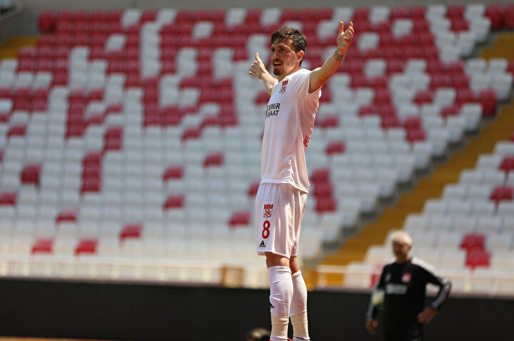 Mert Hakan Yandas Fenerbahce De Kac Numarali Formayi Giyecek