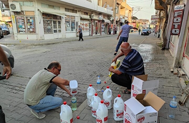 Mahalleli ölen şahsın korona virüs şüphesi taşıması ve çevrede oluşan dayanılmaz kokudan şikayetçi olunca, esnaf ve çevredeki ev sakinleri tarafından Arslanpaşa Mahallesi Muhtarı Aydın Çalışkan öncülüğünde toplanıp çamaşır suyu ve temizlik ürünleri alarak mahallelinin ve ASKİ ekiplerinin yardımı ile kaldırımları ve yolları temizledi.
