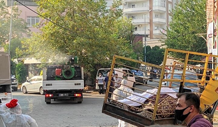 Evde ölü bulunan şahıs sökülen pencereden vinçle çıkarılmıştı.