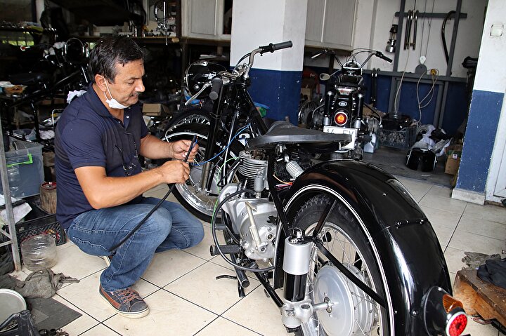 Hurdaya Ayrilmis Motosikletleri Tamir Edip Yeniden Kullanima Sunuyor