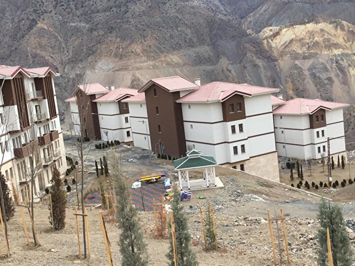 Su Altinda Kalacak Yusufeli Yeniden Insa Ediliyor Kadinlar Cok Daha Ince Calisiyor