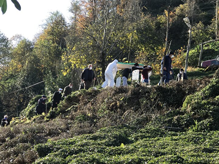 Güneysu İlçesine bağlı Gürgen köyü Kireçli Mahallesinde yaşayan Genç ailesinin bazı üyeleri Kovid-19a yakalandı.