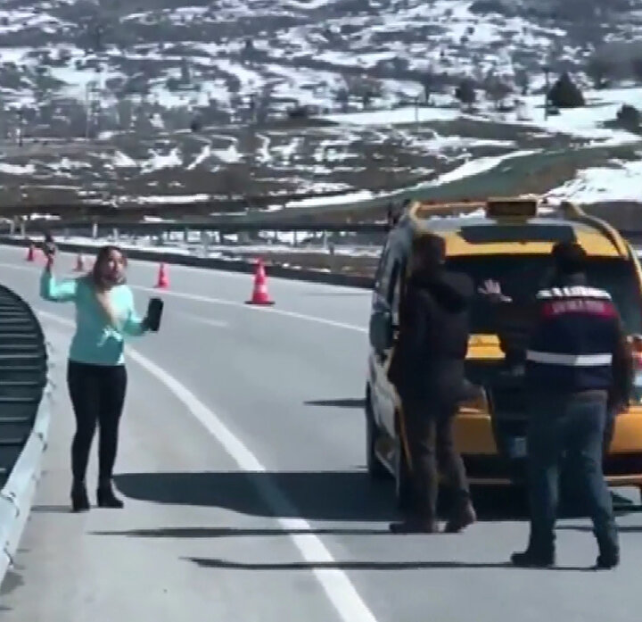 https www yenisafak com foto galeri gundem jandarma uygulamada fark etti sahibi pitbull cinsi kopegini vermemek icin silah cekti 2046327