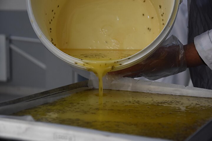 atik yaglar onlarin elinde sabuna donusuyor 1 litre atik yaga getirene 5 kalip sabun yeni safak