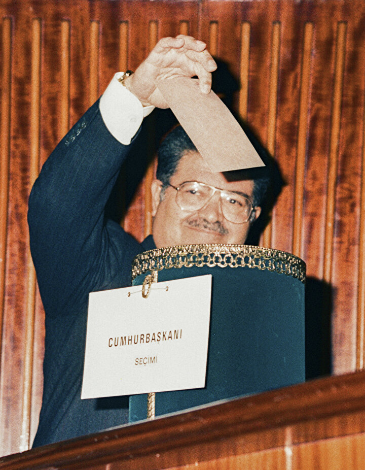 8. Cumhurbaşkanı Turgut Özal’ın hayatı Turgut Özal kimdir, ne zaman
