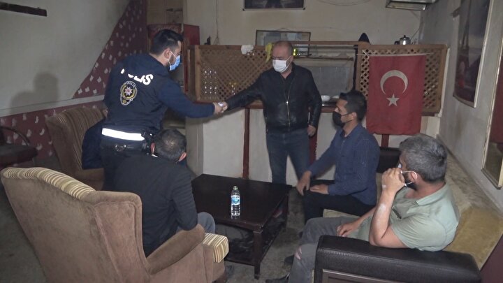 Kumar baskınında ceza yememek için tuvalete ve tezgah altına saklandılar: 17 kişiye 106 bin lira ceza 10 548301d912df421da68410e12ced24f2