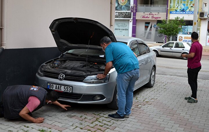 Duyarlı vatandaştan otomobilin sürücüsüne not: Kaputta kedi var 2 69abcec99e87468f907f4ff7a7380348