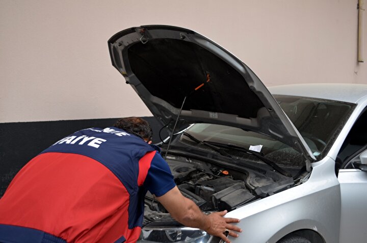 Duyarlı vatandaştan otomobilin sürücüsüne not: Kaputta kedi var 4 a9e0d8d8a7c645fc8710397e1f131356