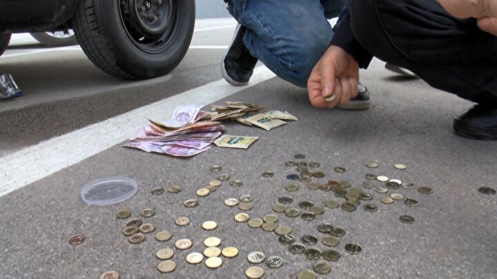 Çöp sanıp atacaktı: İçine bakınca hayretler içinde kaldı 4 c22d82bbbe9d4db38b132de2f0220e84