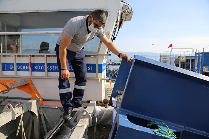 İzmit Körfezi'nden deniz salyası temizliği: Hem balıkçıların hem vatandaşın kâbusu olmuştu 7 8f305f729a0649bdb569fd0bcb7aea37
