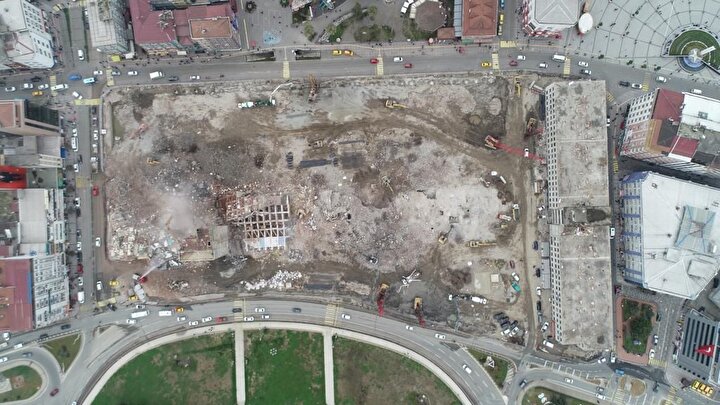 Rize'de olası felaketin önüne geçildi: Son riskli bina da tek darbeyle yıkıldı 19 00582623d3b2df00488c01ec2480a74af3dffc9c