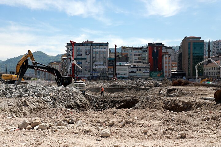Rize'de olası felaketin önüne geçildi: Son riskli bina da tek darbeyle yıkıldı 13 f65dc6ad1237 tur picture 20210509 24484383 24484379