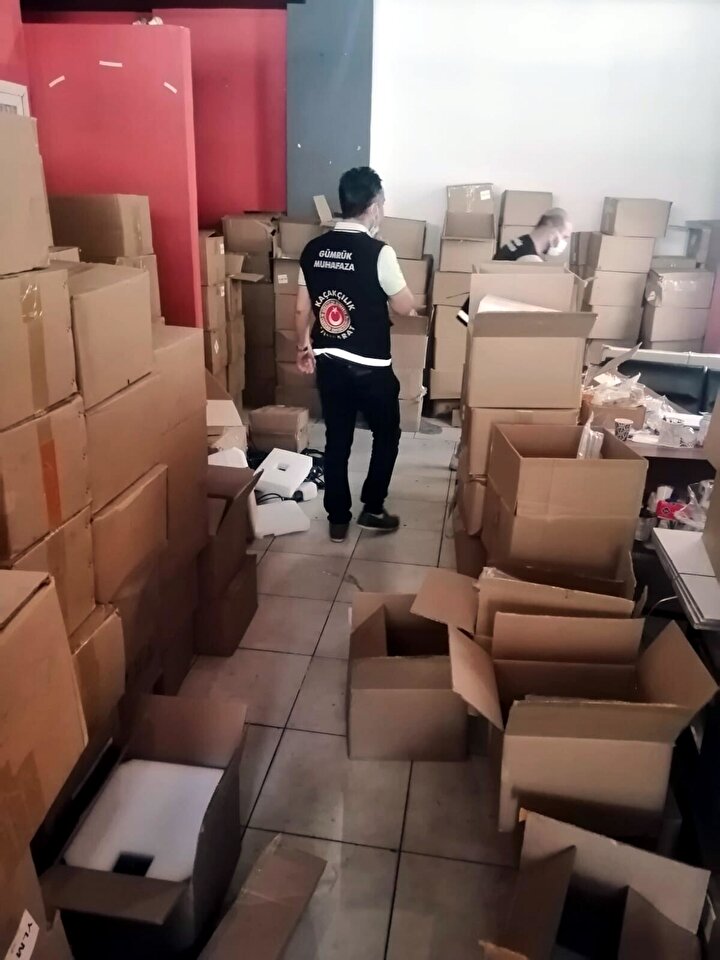 İzmir'de ele geçirildi: Bitcoin üretmeye yarayan 501 kaçak cihaz 2 8b49f3e0b3baf20ebdeb15598466df42d0e37bf3