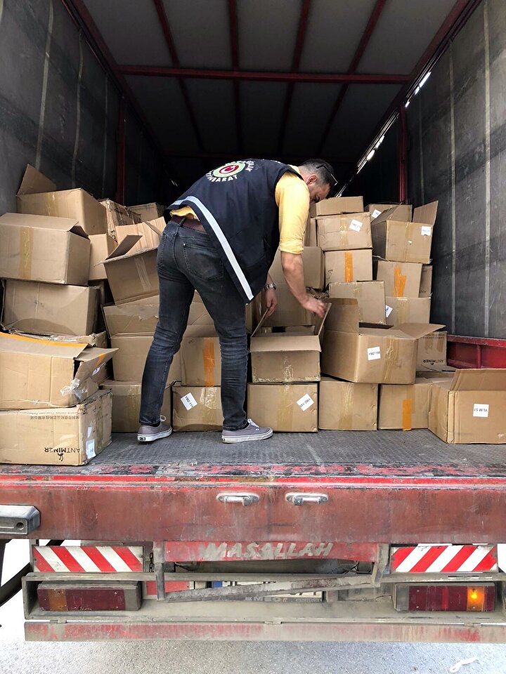 İzmir'de ele geçirildi: Bitcoin üretmeye yarayan 501 kaçak cihaz 4 d70d714fe03abf4deb22b1d8afac72701f7e9efc