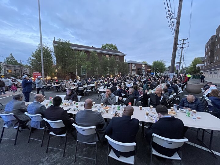 ABD'de yaşayan Türkler sokak iftarı düzenlendi 11 b08217d30533 tur picture 20210509 24482356 24482346