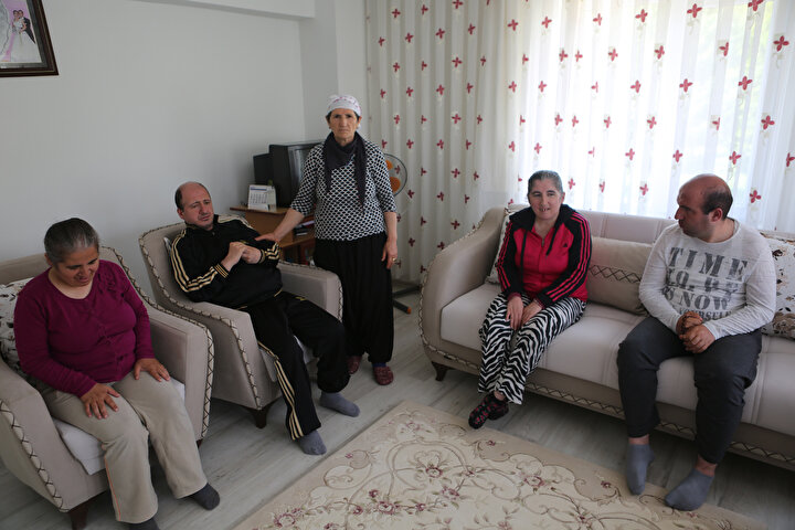 Fedakar anne; 45 yıldır 4 engelli çocuğuna bakıyor 2 674057da0ae7e3ea349c1178258939117d9543c21