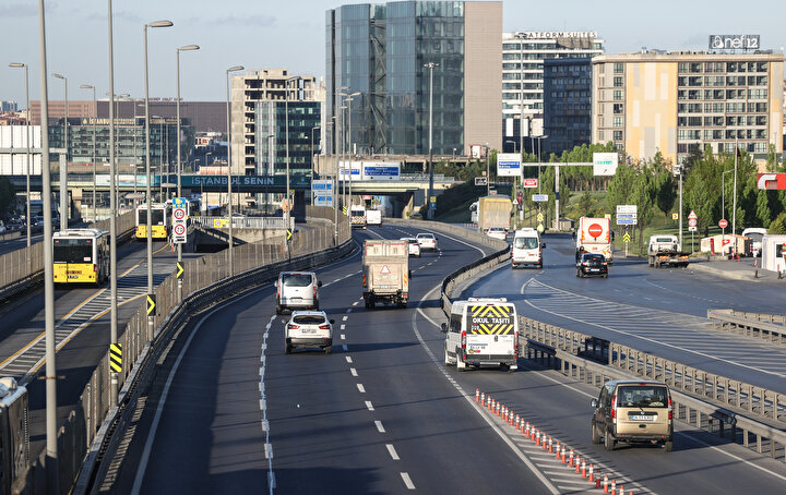 İstanbul trafiğinde tam kapanma etkisi: Yollar boş kaldı 4 7eb699bb0822 tur picture 20210510 24491253 24491247