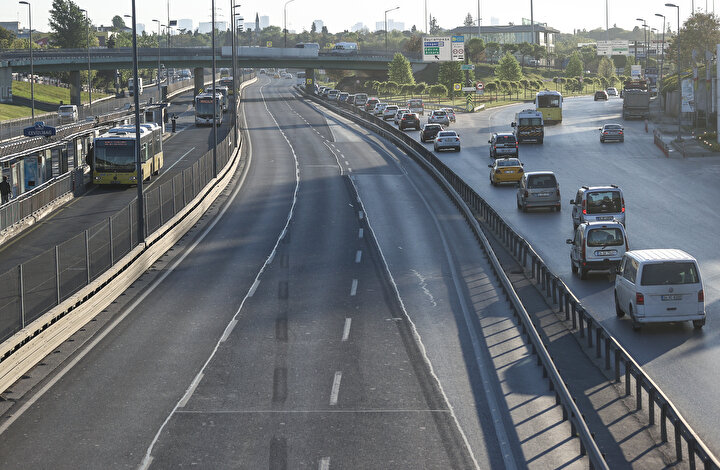 İstanbul trafiğinde tam kapanma etkisi: Yollar boş kaldı 6 ee44c27f0822 tur picture 20210510 24491253 24491249