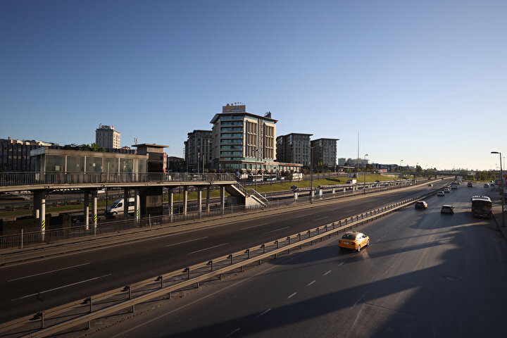 İstanbul trafiğinde tam kapanma etkisi: Yollar boş kaldı 8 7bb86c530822 tur picture 20210510 24491253 24491251