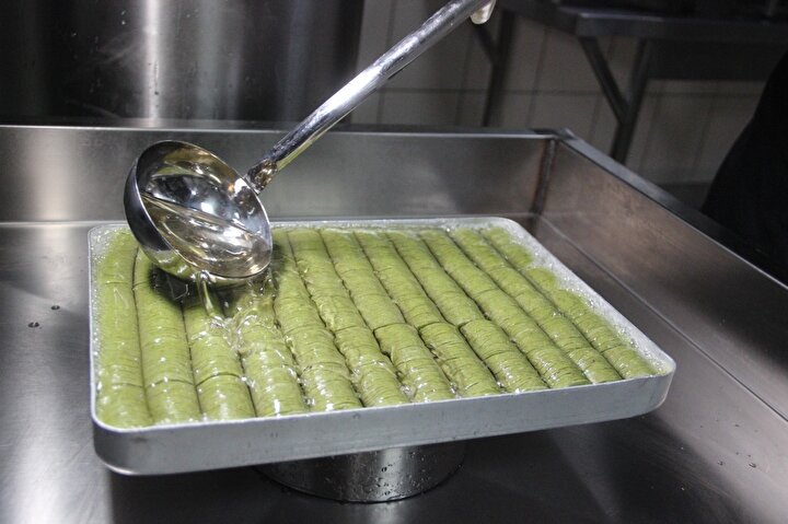 Tam kapanma ile geçecek olan Ramazan Bayramı için 3 bin 500 tepsi baklava siparişi aldılar 5 15a887098e714f3ca425d42cb9c1e231