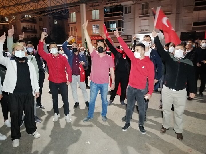 İsrail'e karşı Türkiye tek yürek oldu: Çok sayıda ilde binlerce kişi sokağa indi 8 d9278f6ea317316 02