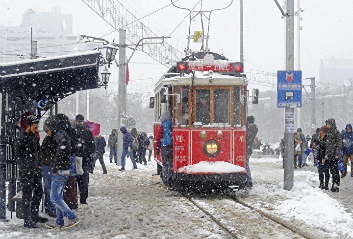 istanbul a kar ne zaman yagacak meteoroloji tahminlerini acikladi yeni safak