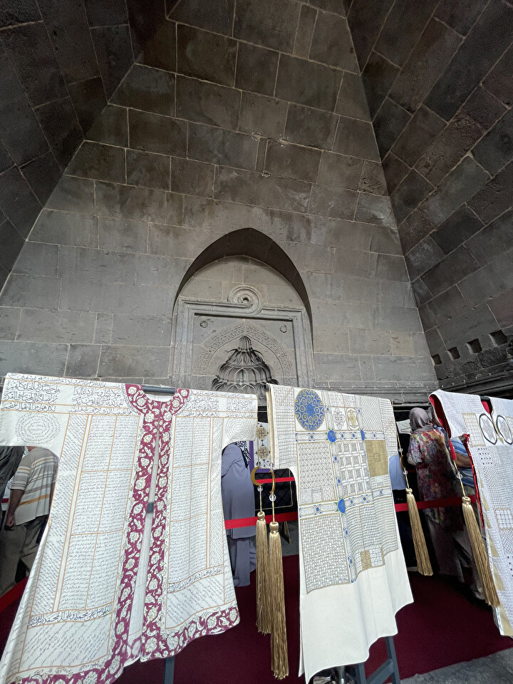 Kayseri’de ‘Kuvve-i İhlas Dualı Gömlekler’ sergisi açıldı