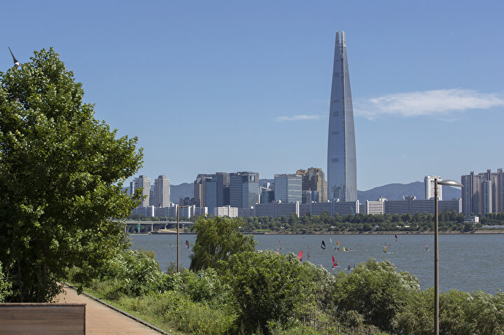 Kore’deki Dünyanın en yüksek 5’inci gökdeleni olan ‘Lotte World Tower’