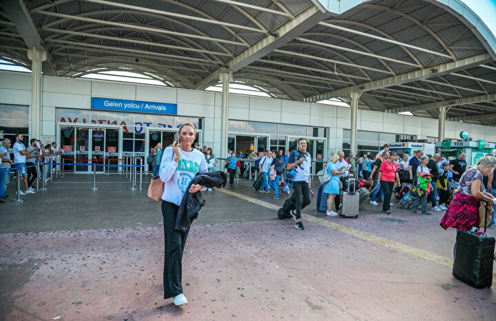 Akın akın geliyorlar: Rusya’dan Antalya’ya son bilet 200 bin TL