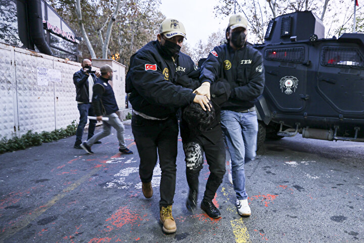 İstiklal Caddesi'ne bombalı saldırı düzenleyen kadın terörist zırhlı araçla adliyeye getirildi