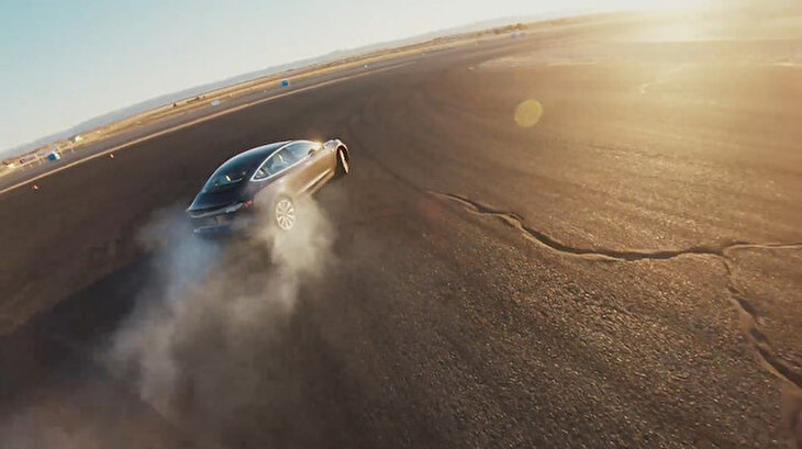 Dünyanın en hızlı spor sedan aracı: Tesla Model 3