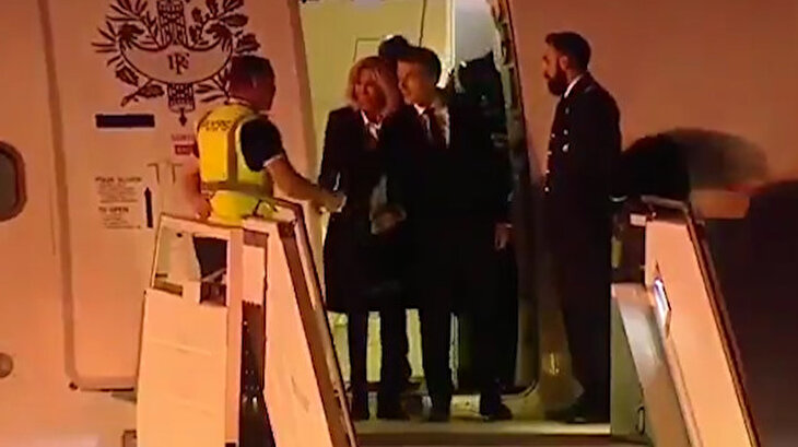 Macron'a Arjantin'de şok: Havalimanı görevlisi karşıladı