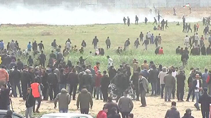 Gazze sınırında protesto: 100'den fazla Filistinli yaralandı