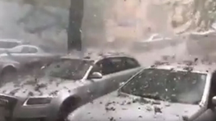 Romanya 'yaz'a şiddetli dolu yağışı ile merhaba dedi