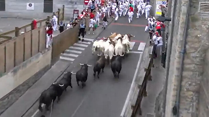 İspanya'da eziyet devam ediyor: San Fermin Boğa Koşusu
