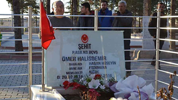 Ömer Halisdemir'in kabrinde ziyaretçi yoğunluğu